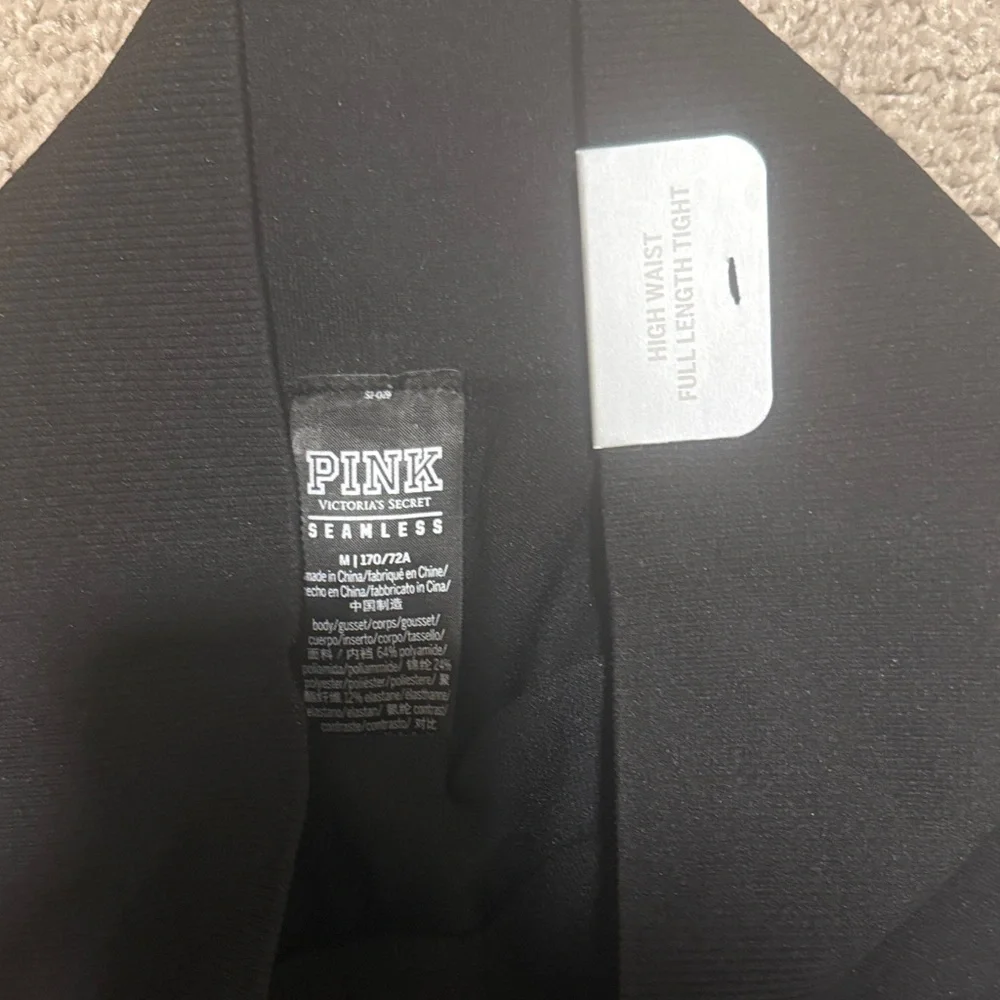 Black Victoria’s Secret Leggings Seamless *NWT** - Picture 2 of 4